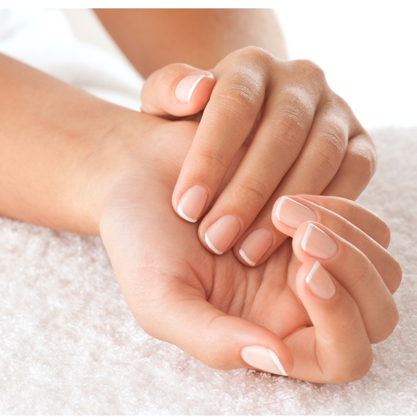 Unhas fracas: entenda as causas das unhas quebradiças e como tratar