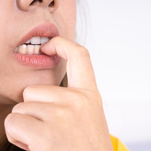 Como parar de roer unha? Confira 4 dicas