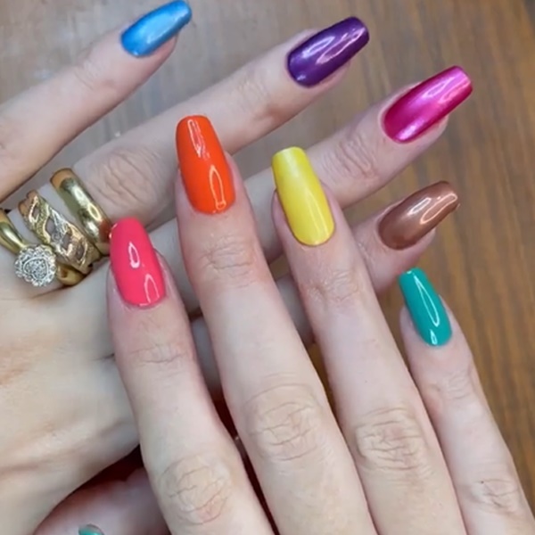 Unhas de carnaval: inspiração de unhas coloridas