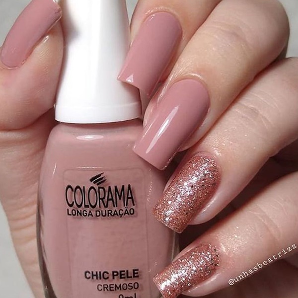 Unhas de carnaval com glitter: se inspire nessa nail art