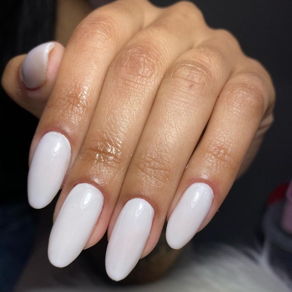 Cores de esmalte: aposte no tradicional esmalte branco
