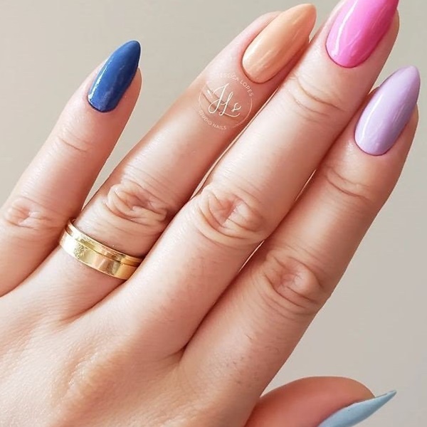 Cores de esmalte: unhas coloridas trazem mais alegria ao visual