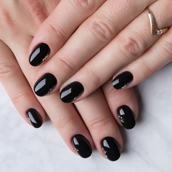 Cores de esmalte: não se esqueça do clássico pretinho