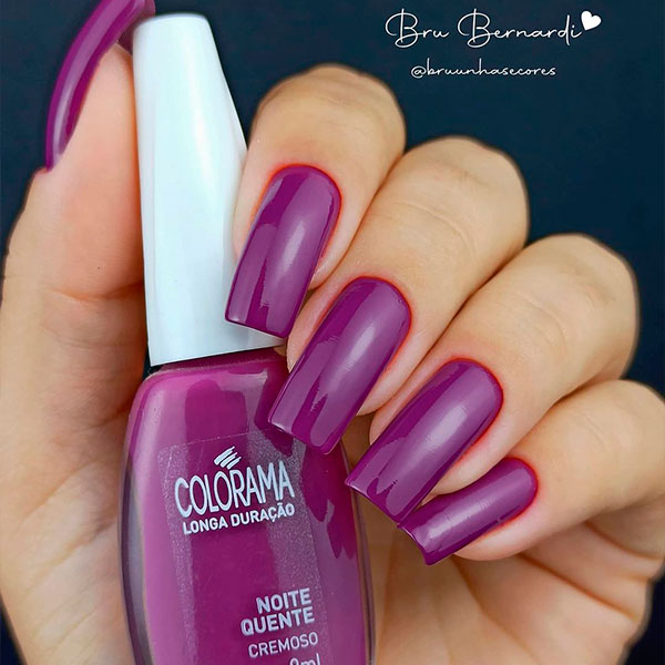 Esmalte roxo vibrante ”Noite Quente”