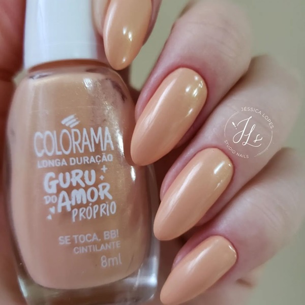 Aposte no esmalte nude para demonstrar elegância