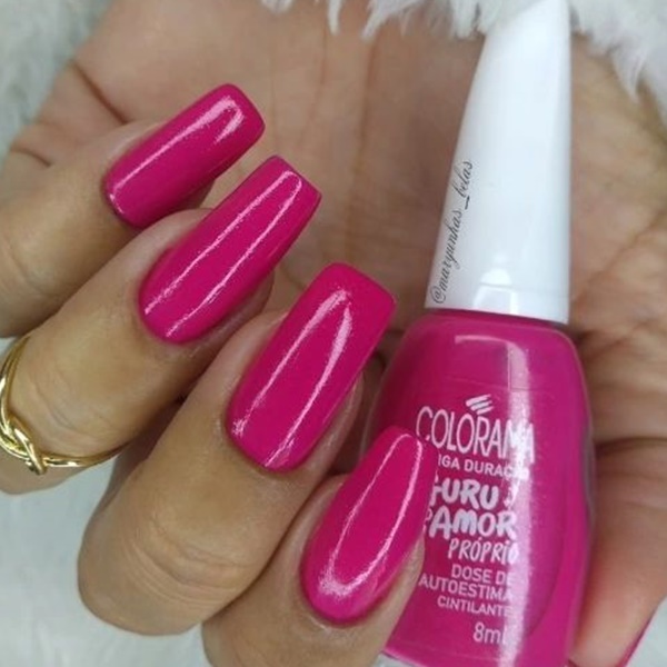 Esmalte rosa é símbolo de delicadeza e amorosidade