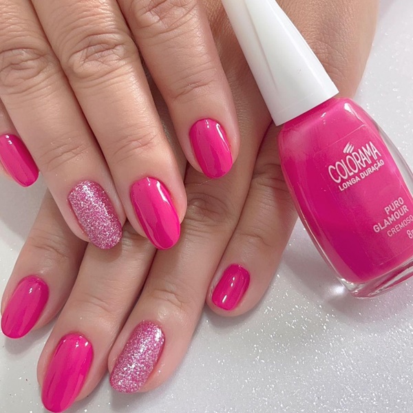 Unhas rosa com glitter