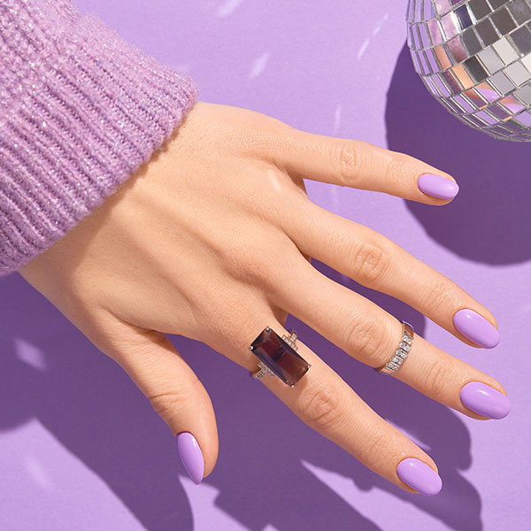 Unhas para o verão: Unhas lilás ou lavanda são tendência de nail art