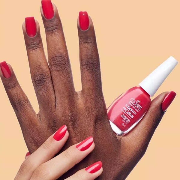 7 cores de esmaltes que prometem ser tendência do verão de 2023