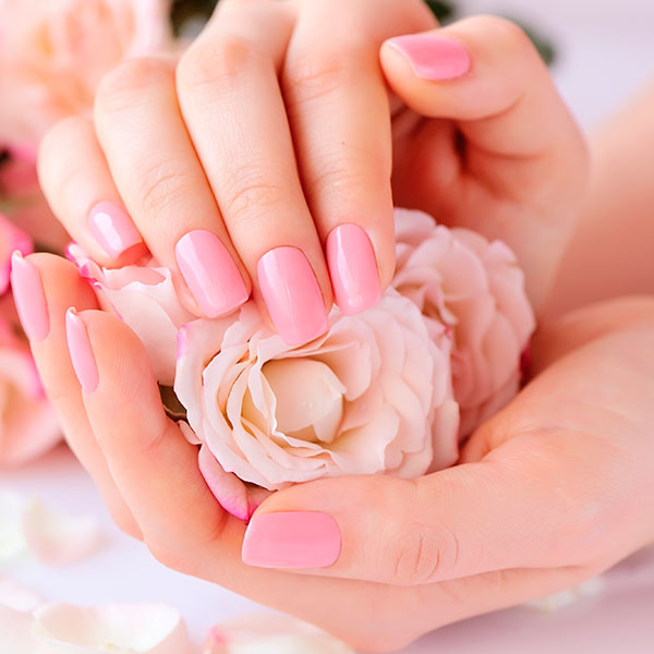 Unhas rosa bebê para primavera