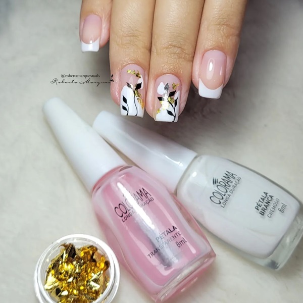Unhas brancas: veja inspirações com o dourado