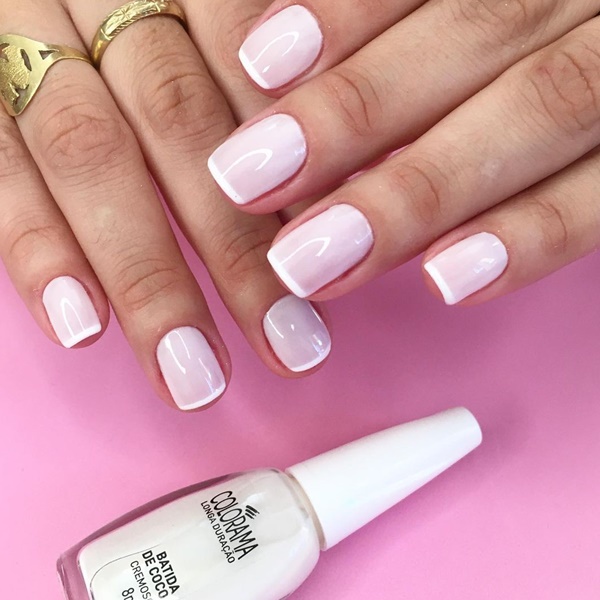 Unhas brancas com francesinhas