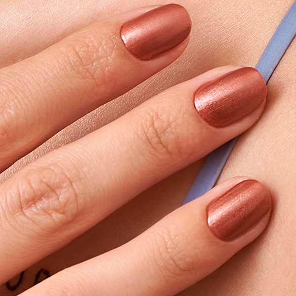 Unhas curtas metalizadas