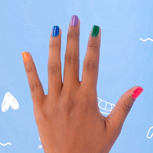 Unhas coloridas com esmalte Colorama+Fini | Colorama