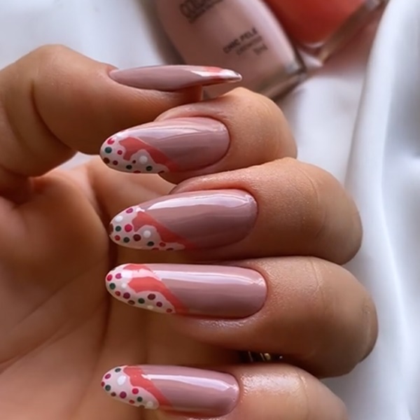 Unhas nude decoradas