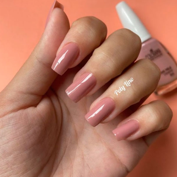 Unhas delicadas nude