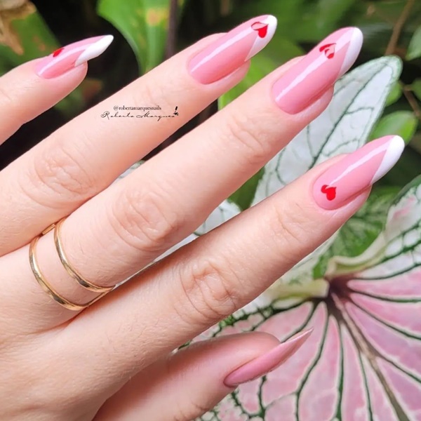 As unhas stiletto decoradas deixará seu visual deslumbrante