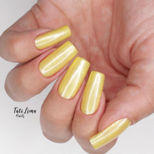 Unhas amarela para o ano novo