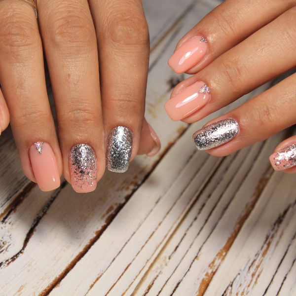 Unhas em formato quadrado arredondado são mais resistentes e quebram menos