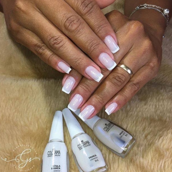 Unhas francesinhas: use o pincel do esmalte