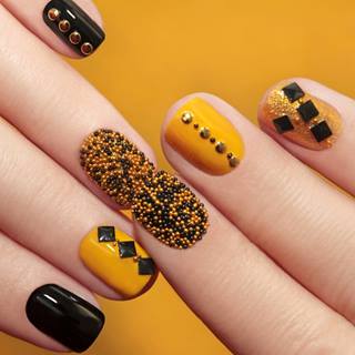 Unhas Stiletto: Unhas curtas decoradas