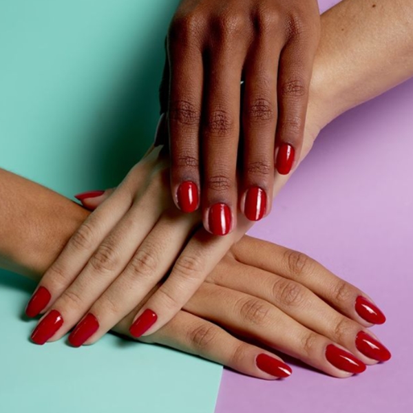 Unhas decoradas vermelhas: veja nail art com essa cor clássica