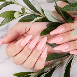 Alongamento de unhas: 4 coisas que você precisa saber antes de fazer