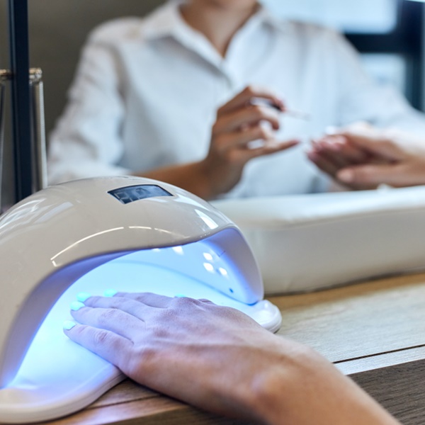 Como usar a cabine UV para unhas?