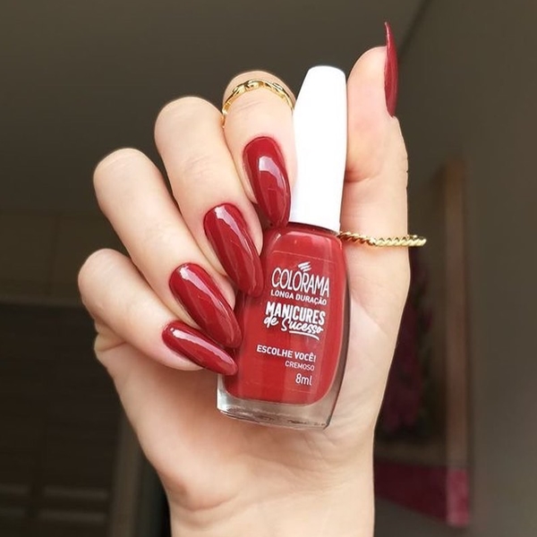 Unhas amendoadas com os esmaltes Colorama
