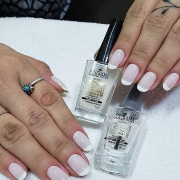 Aplique camadas finas de esmalte e utilize o Top Coat
