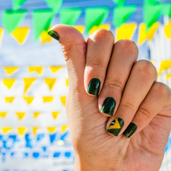 Decoração de unha para copa do mundo: bandeira do Brasil