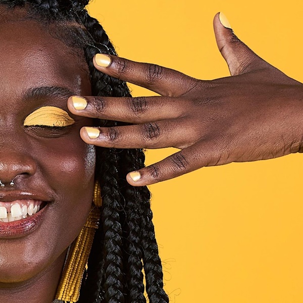 Unhas curtas coloridas