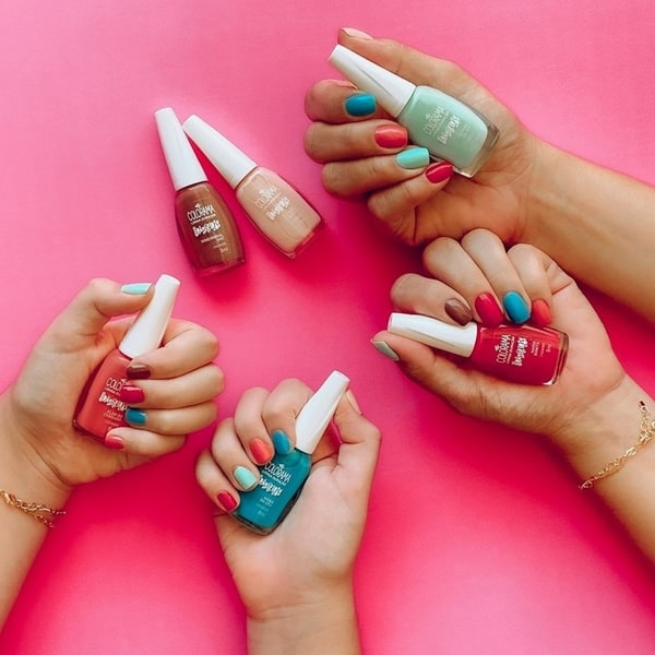 Aposte em unhas coloridas