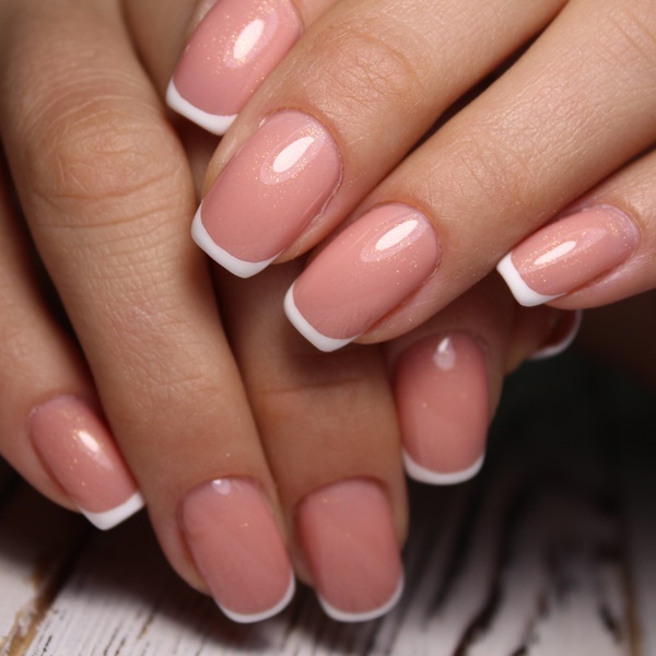 Microfrancesinha: conheça o estilo de unha francesinha do momento!